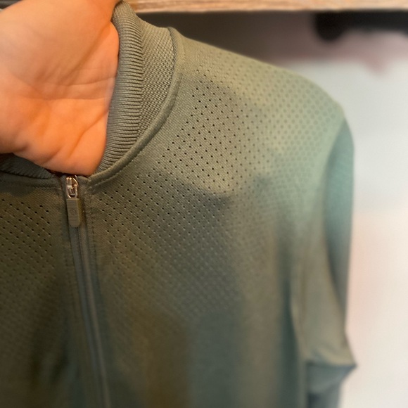 🤍Lululemon Seamless Training Jacket - Picture 7 of 9